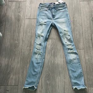 Hollister jeans, high-rise crop super skinny with smoothing pockets.
